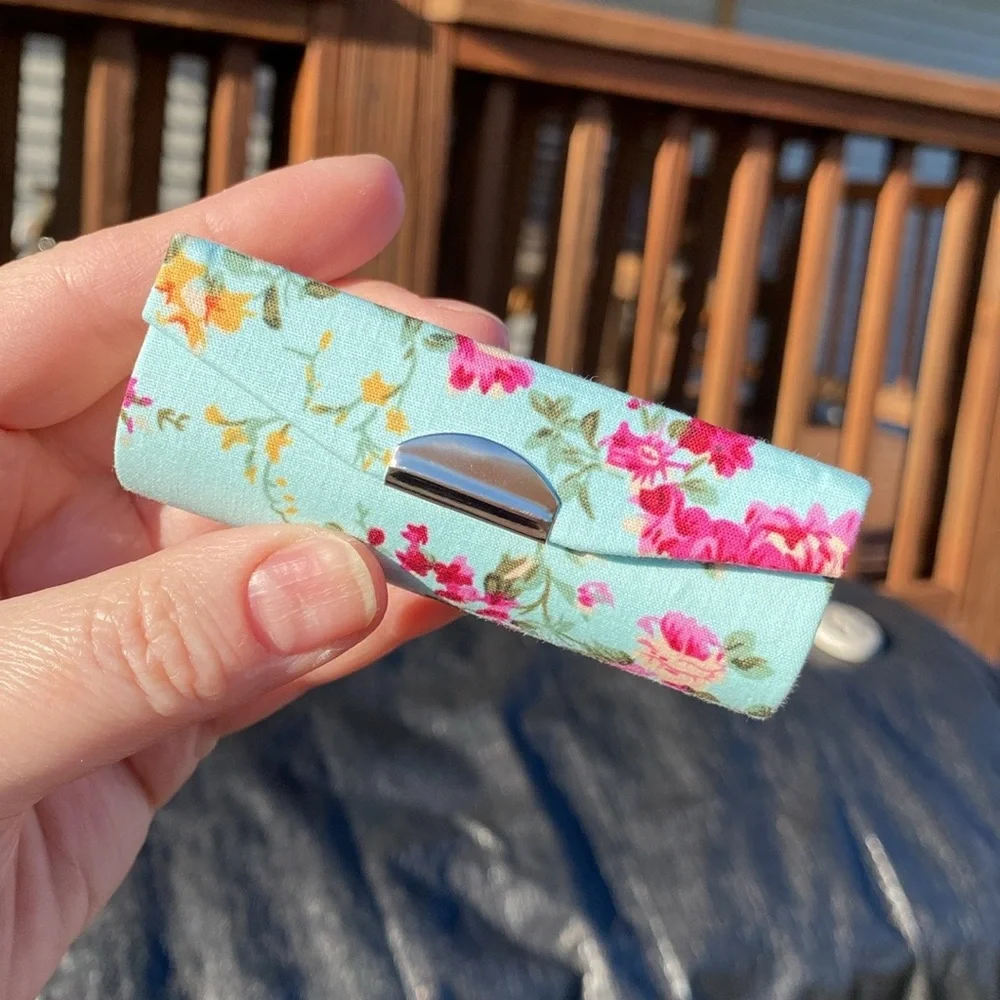 Retro Light Blue Floral Print Lipstick Holder With Mirror - Picture 3 of 17